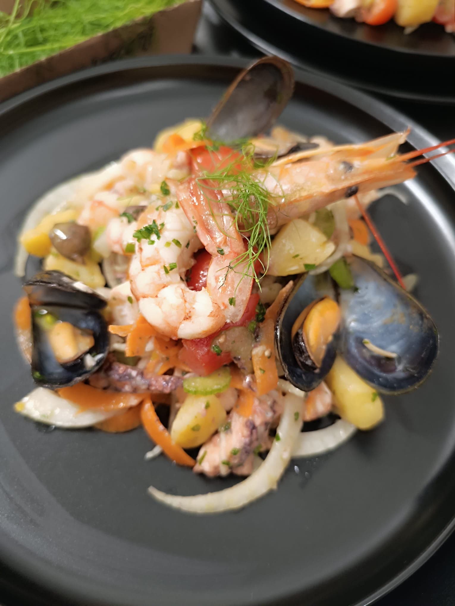 Antipasto di mare con gamberi e cozze della Vecchia Pesa